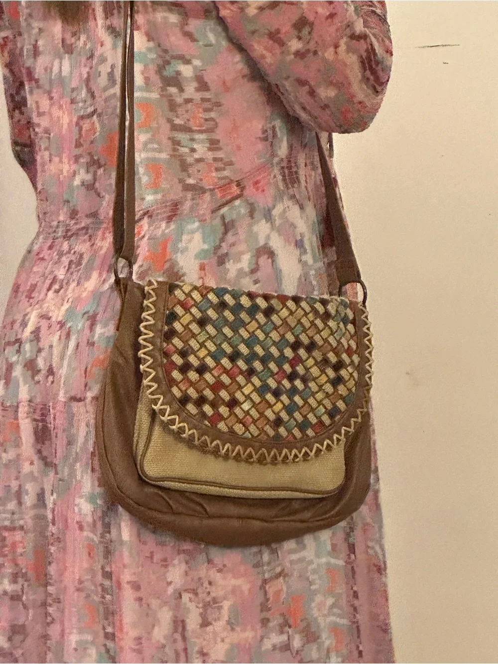 Woven Flap Crossbody Bag in Brown and Multicolor Good conditions, multi use!
